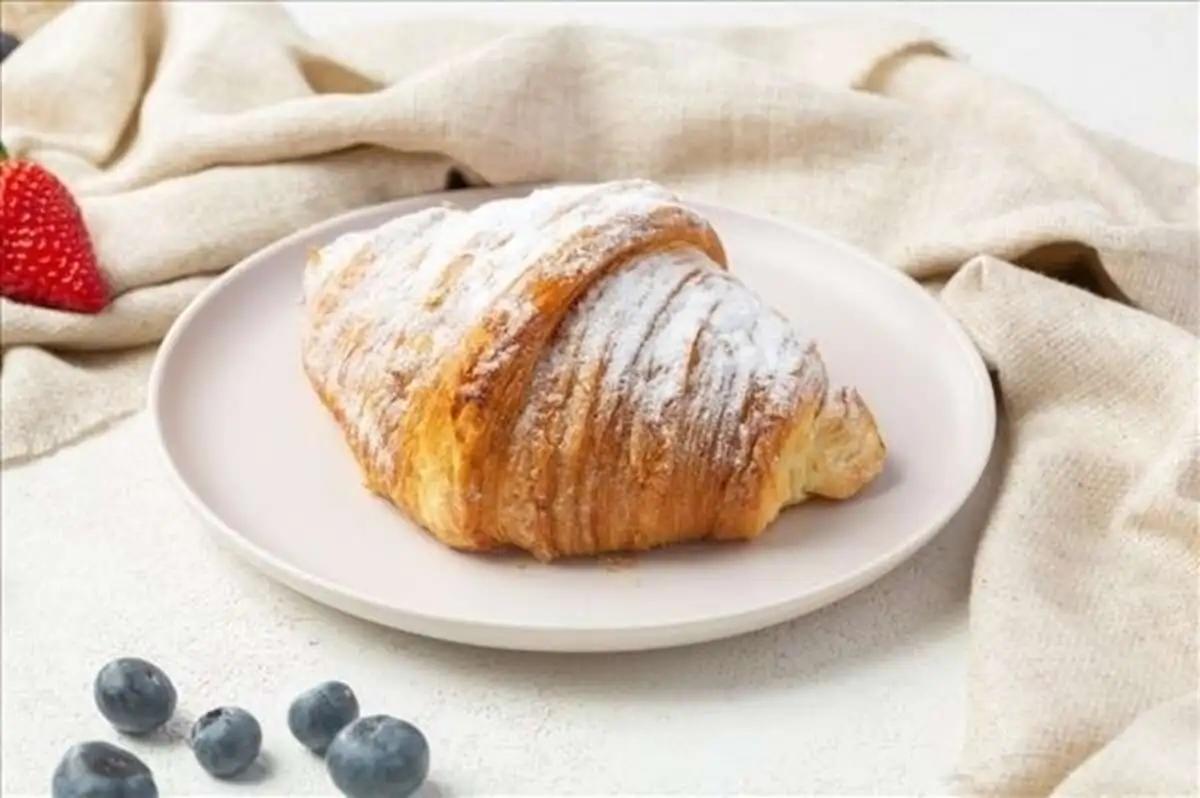 Круассан с заварным кремом