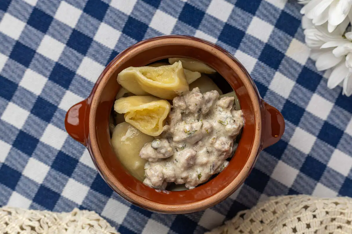 Вареники с картофелем и мясной поджаркой