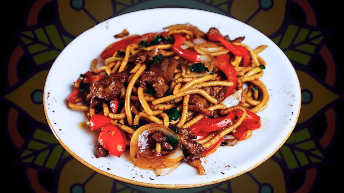 Лагман жареный с говядиной и лапшой