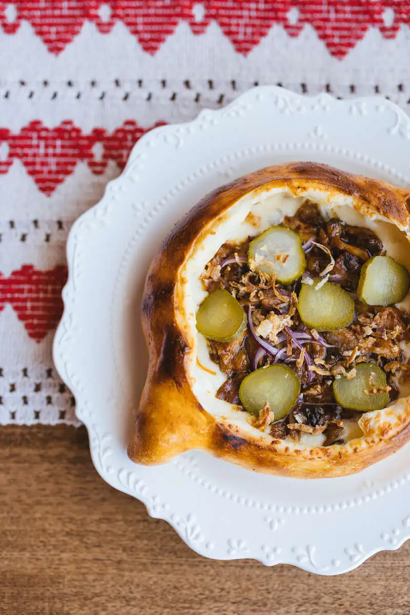 Хачапури BBQ c томлеными рёбрами