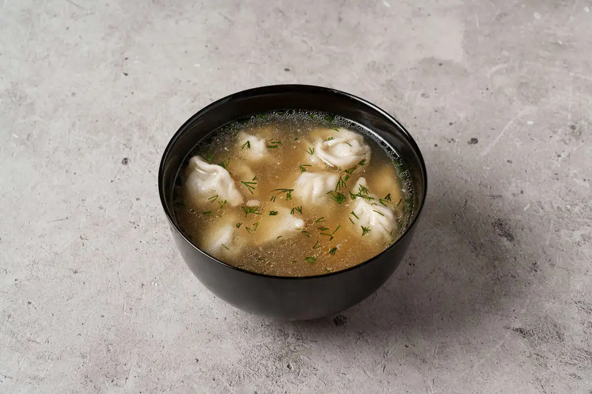 Пельмени в бульоне