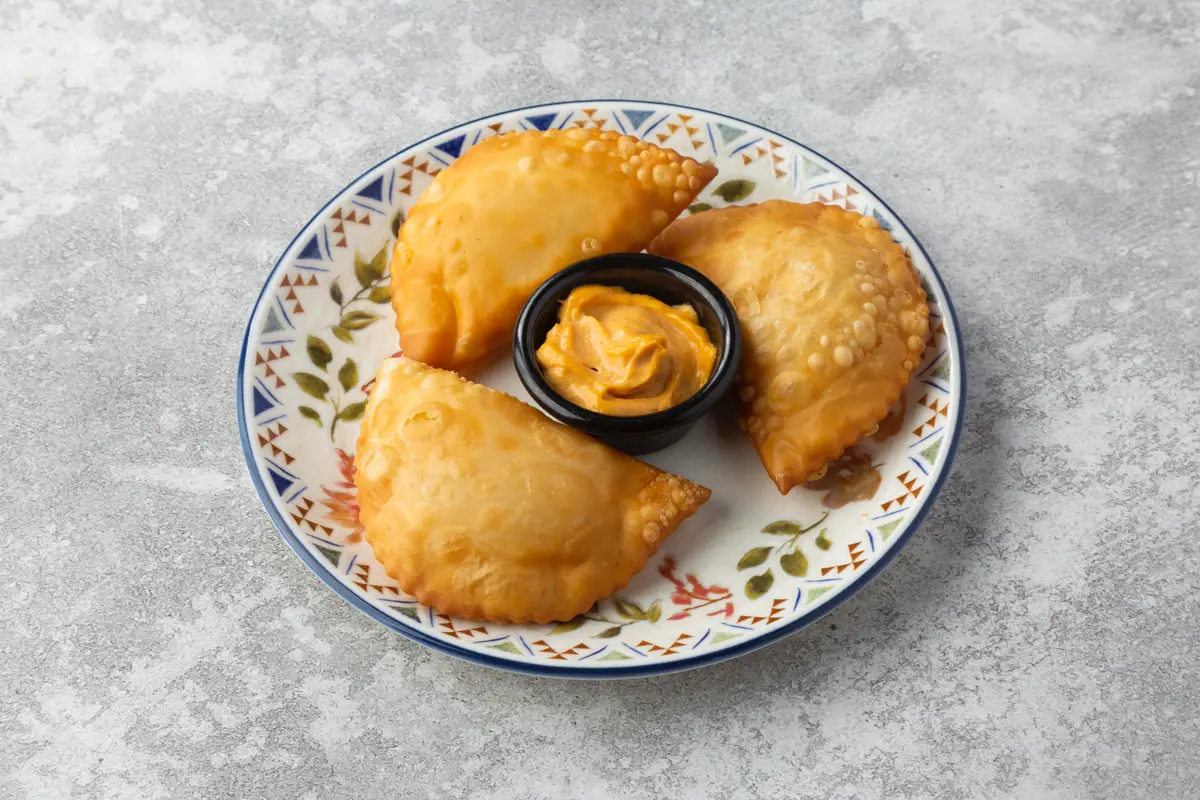 Мини-чебуреки с креветками