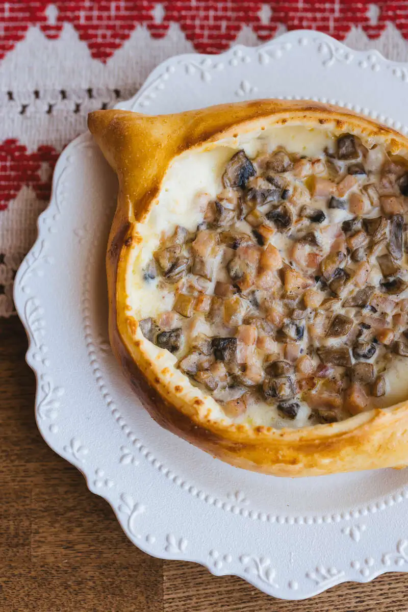 Хачапури с ветчиной и грибами