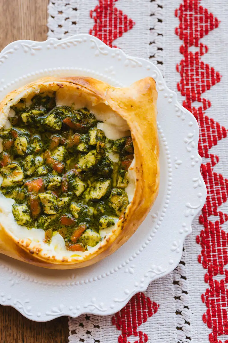 Хачапури с цыплёнком и песто