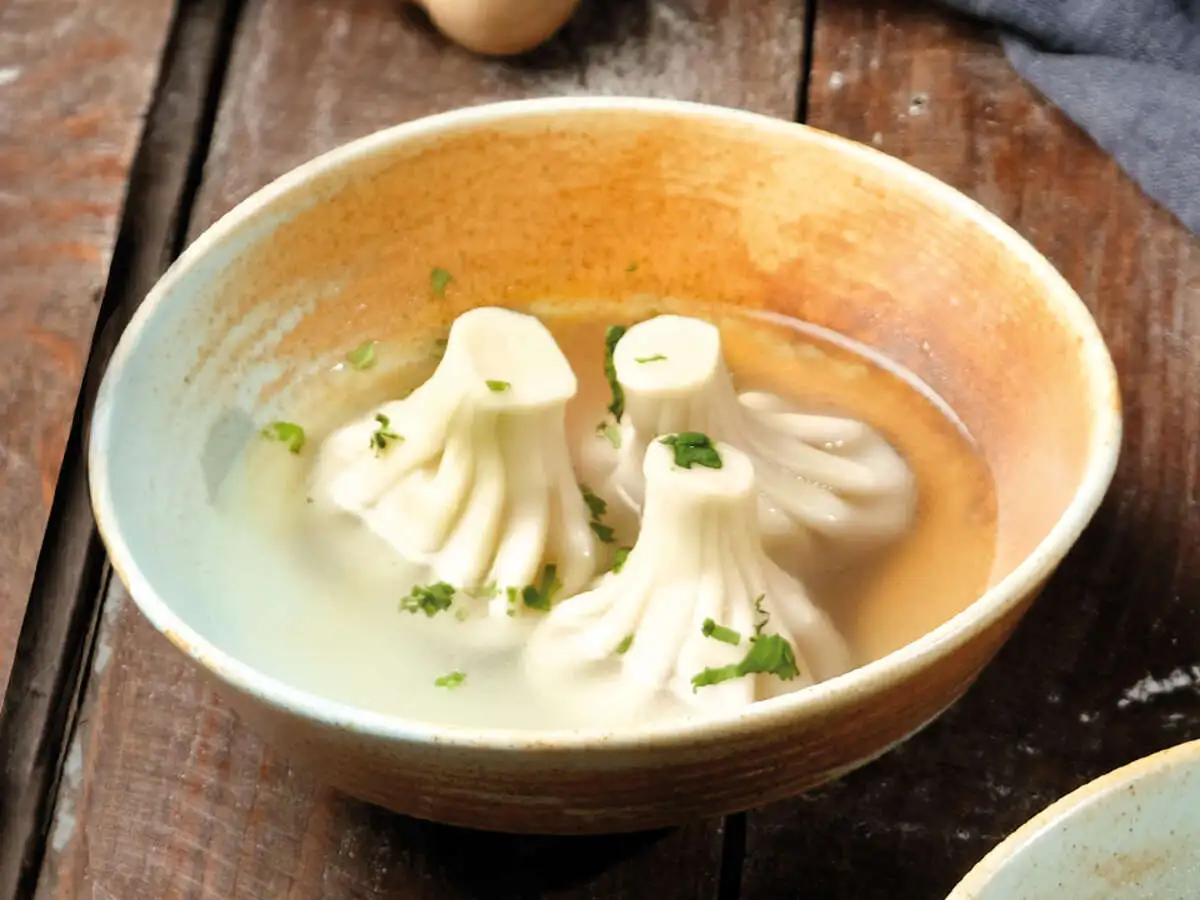 Куриный бульон с мини-хинкали