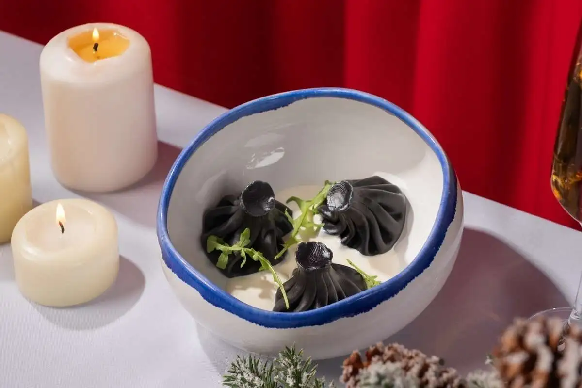 Хинкали с гребешком и кальмаром