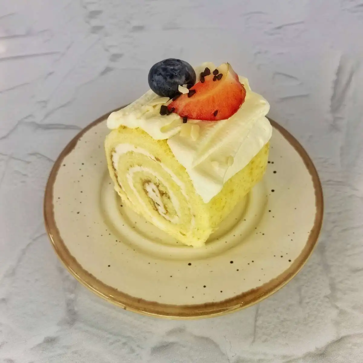 Рулет бисквитно творожный