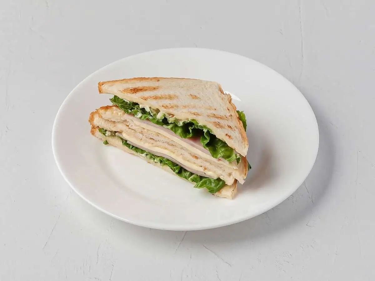 Сэндвич с ветчиной и сыром