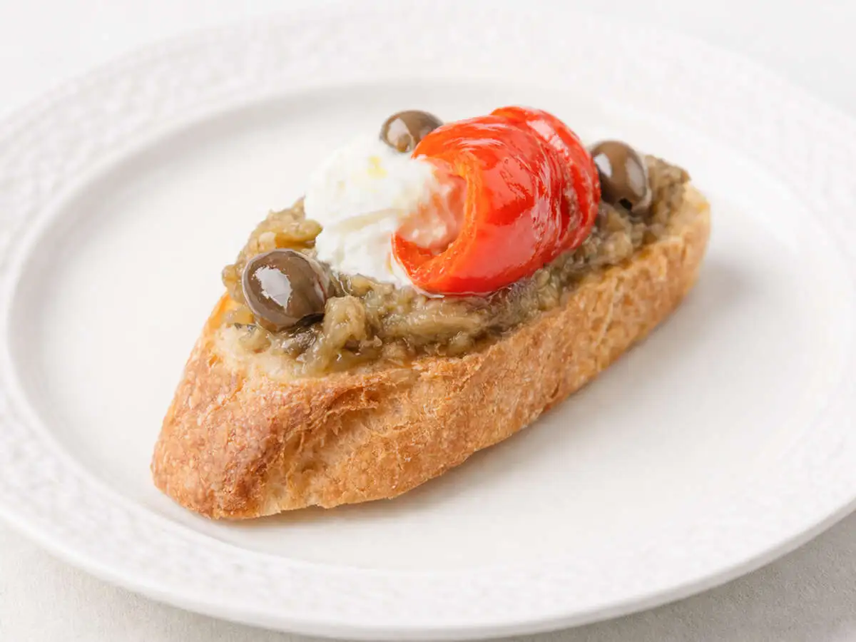 Баклажан-страчателла-оливки