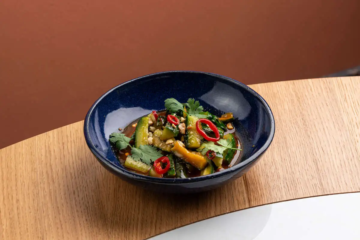 Битые огурцы бабушки Лао