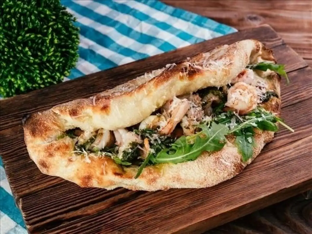 Панини с креветками и соусом Песто