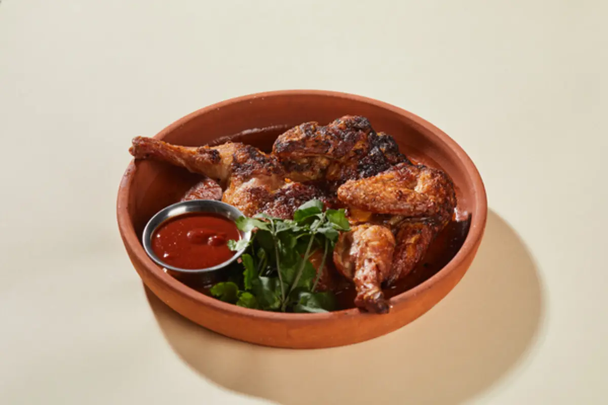 Цыпленок тапака в аджике с томатным соусом