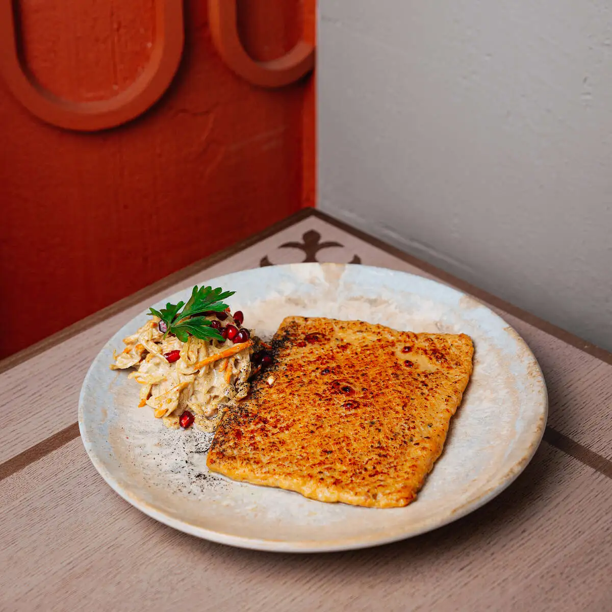 Кебаб плоский с сыром и коул-слоу