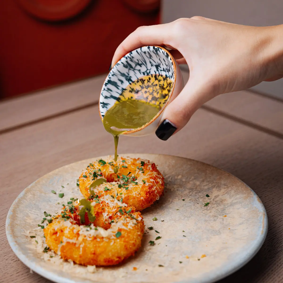 Пончики Эларджи с ткемали