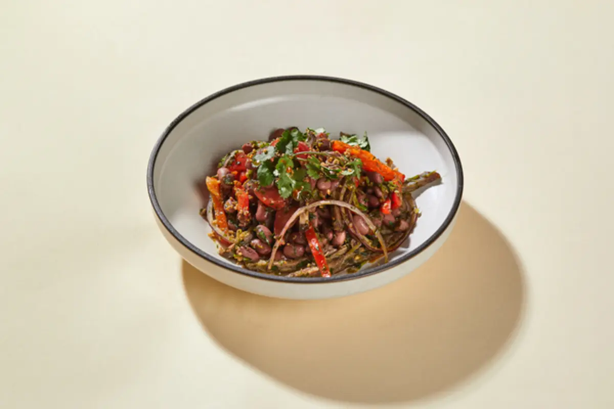 Салат с красной фасолью и говядиной 