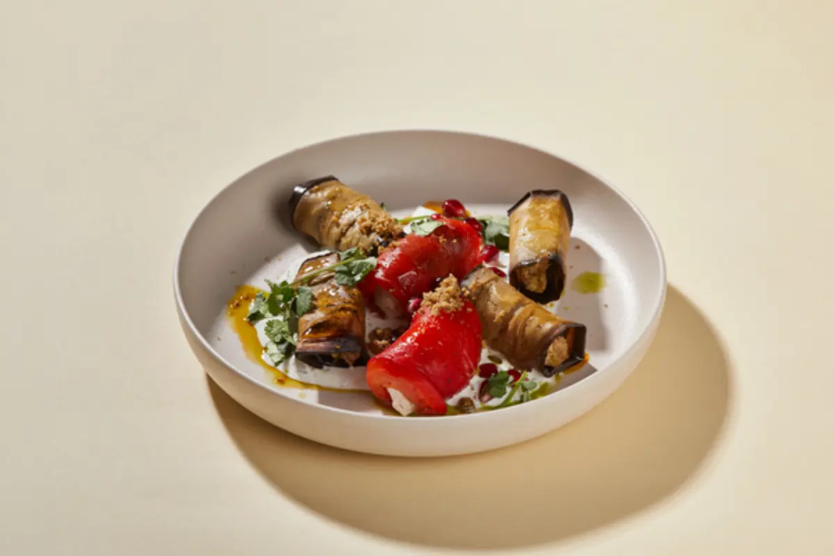 Рулетики из баклажан с грецким орехом и печеным перцем