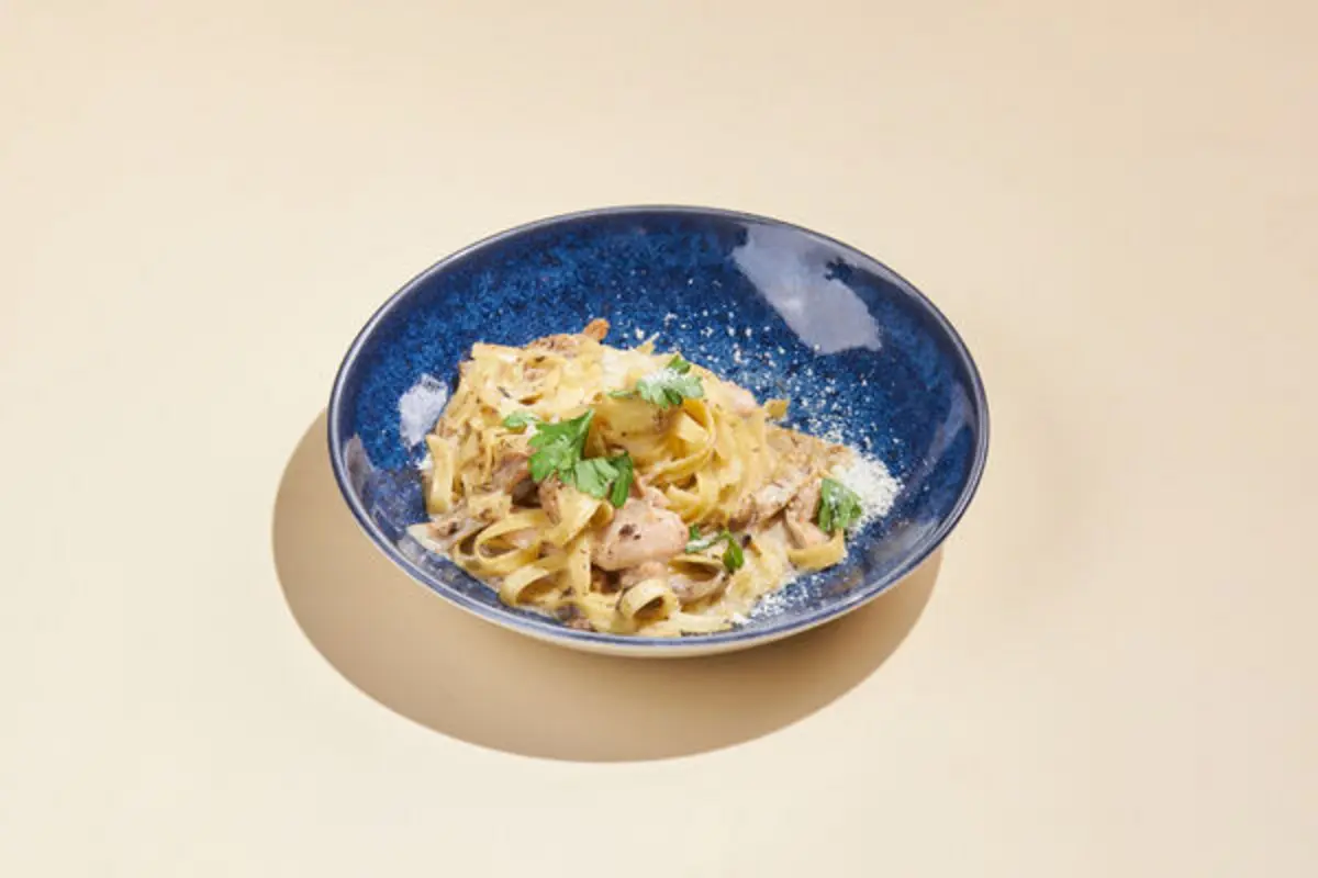 Паста с цыпленком и грибами 