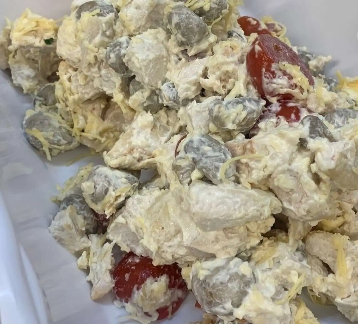 Салат куриный с грибами и помидорами