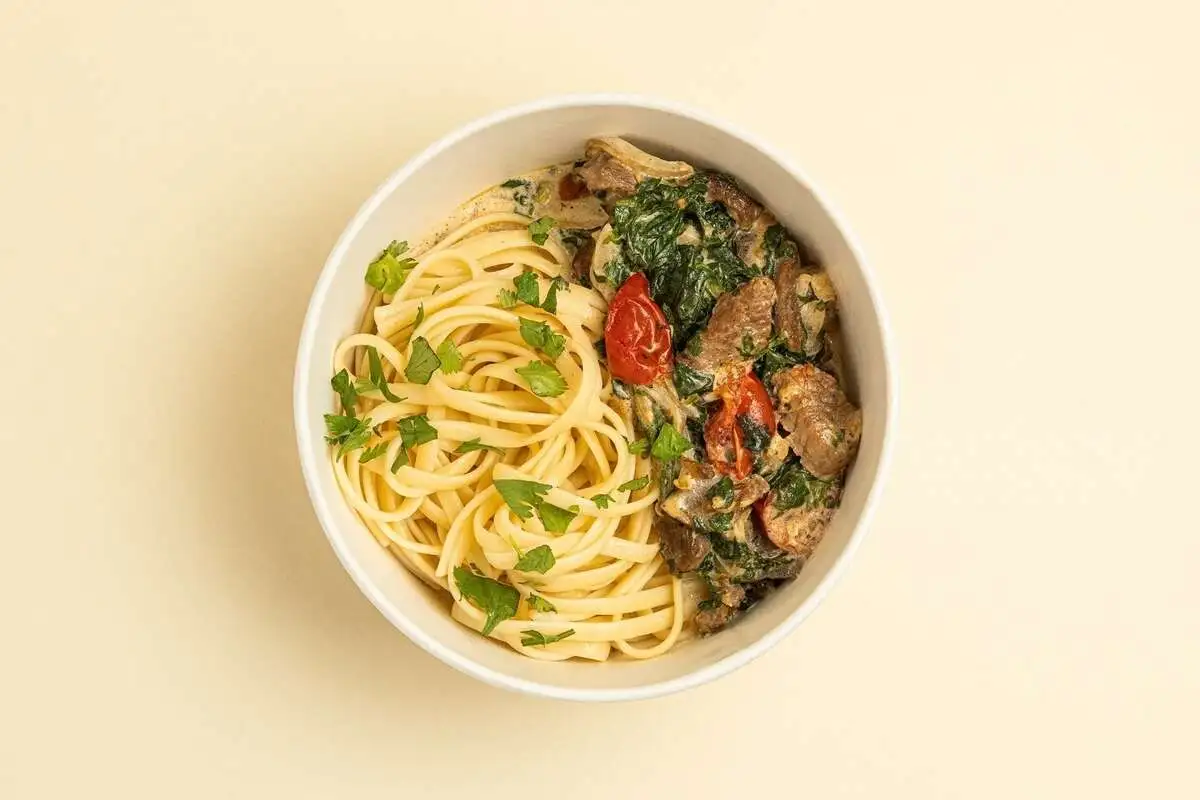 Паста с говядиной и шпинатом