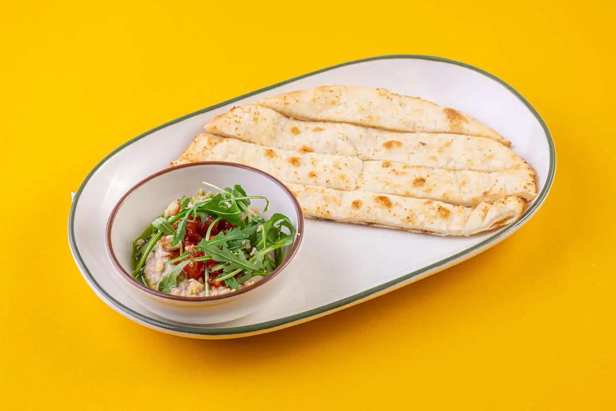 Крем из баклажана с томатной сальсой