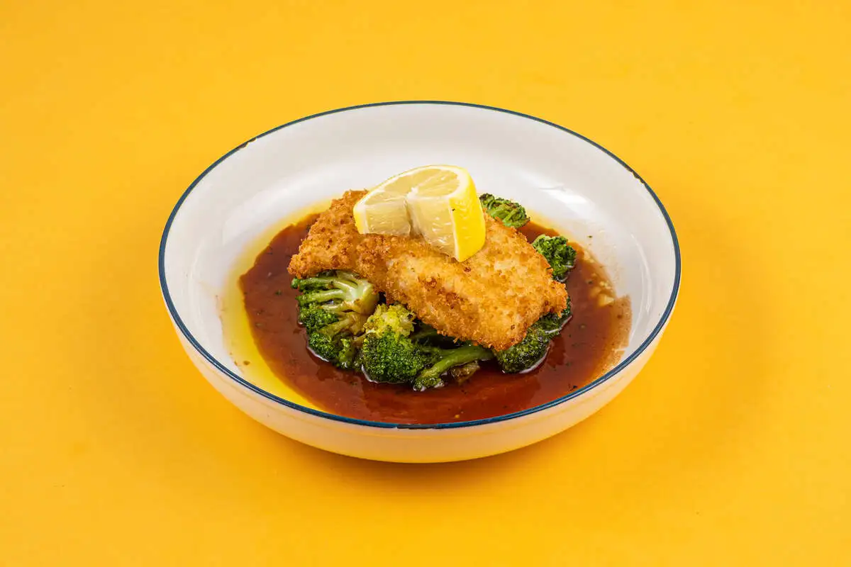 Хрустящая треска с брокколи