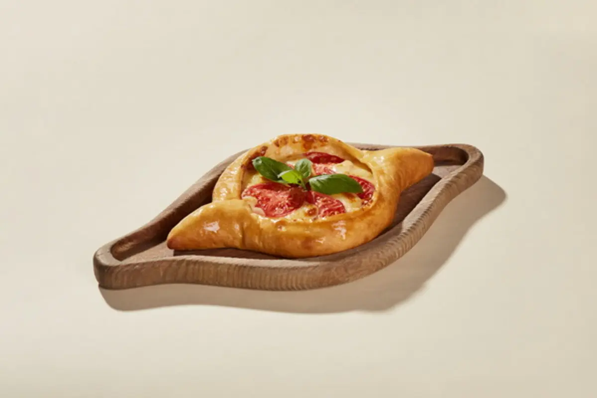 Хачапури с томатами и сыром