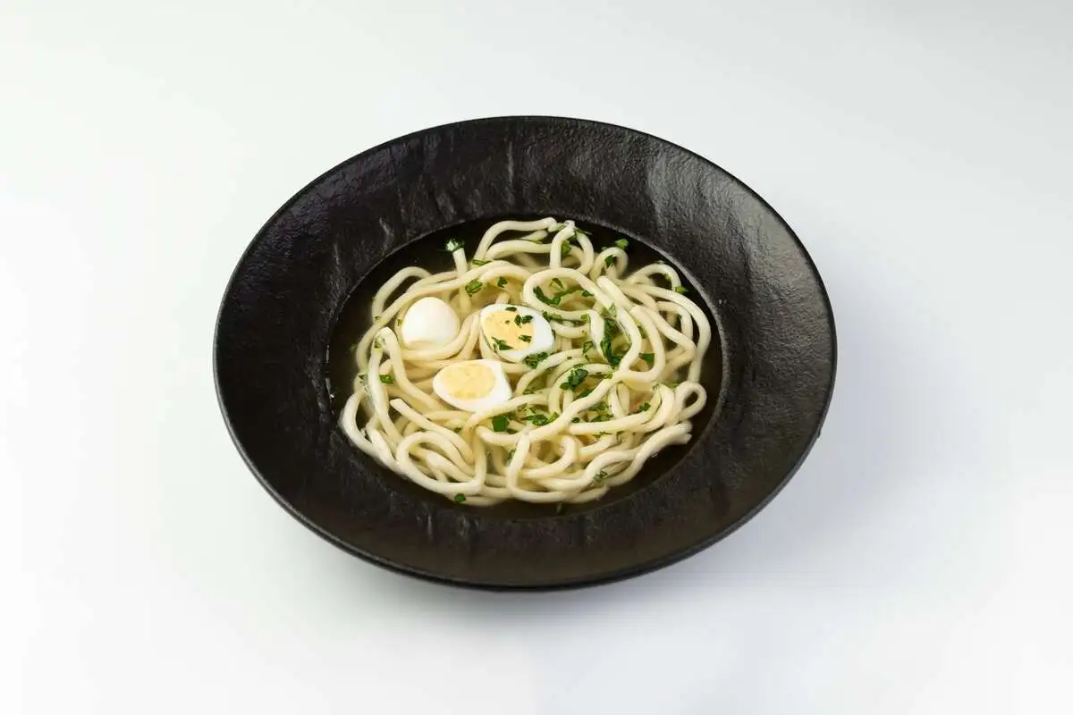 Суп-лапша с перепелиным яйцом