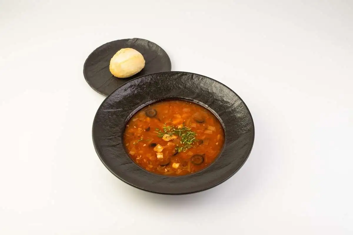 Суп солянка с копченостями