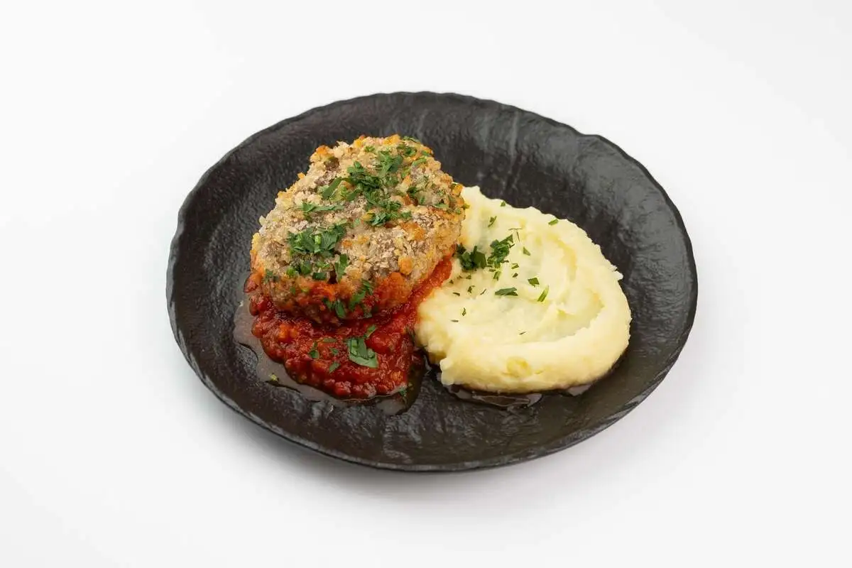 Котлета мясная по-купечески с картофельным пюре