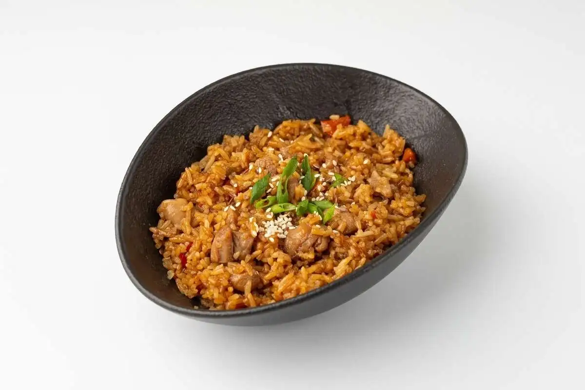 Пряный рис с курицей в соусе терияки
