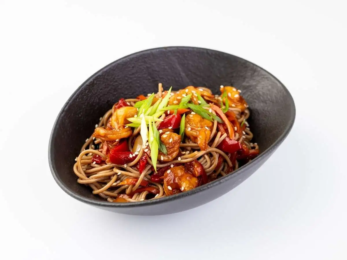 Гречневая лапша с креветкой в соусе терияки