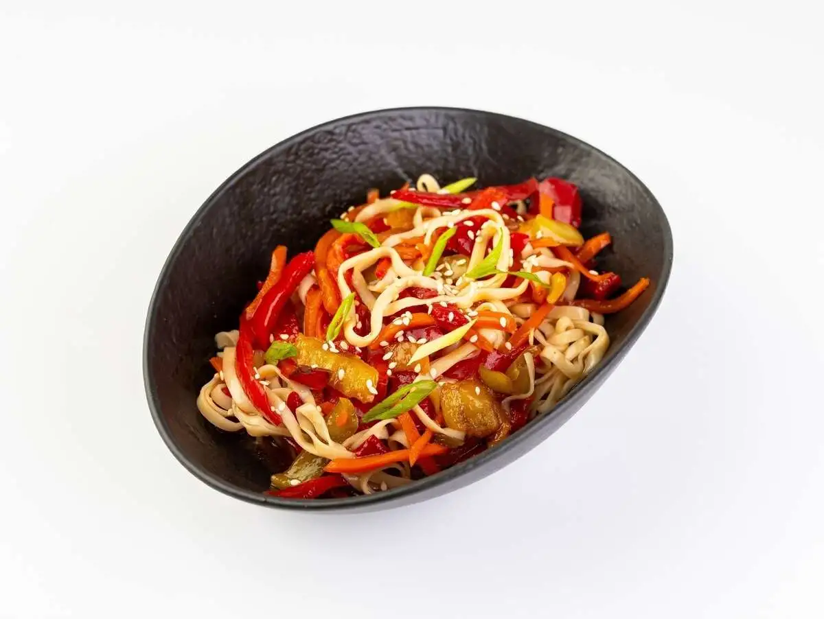 Вок удон с овощами в соусе терияки