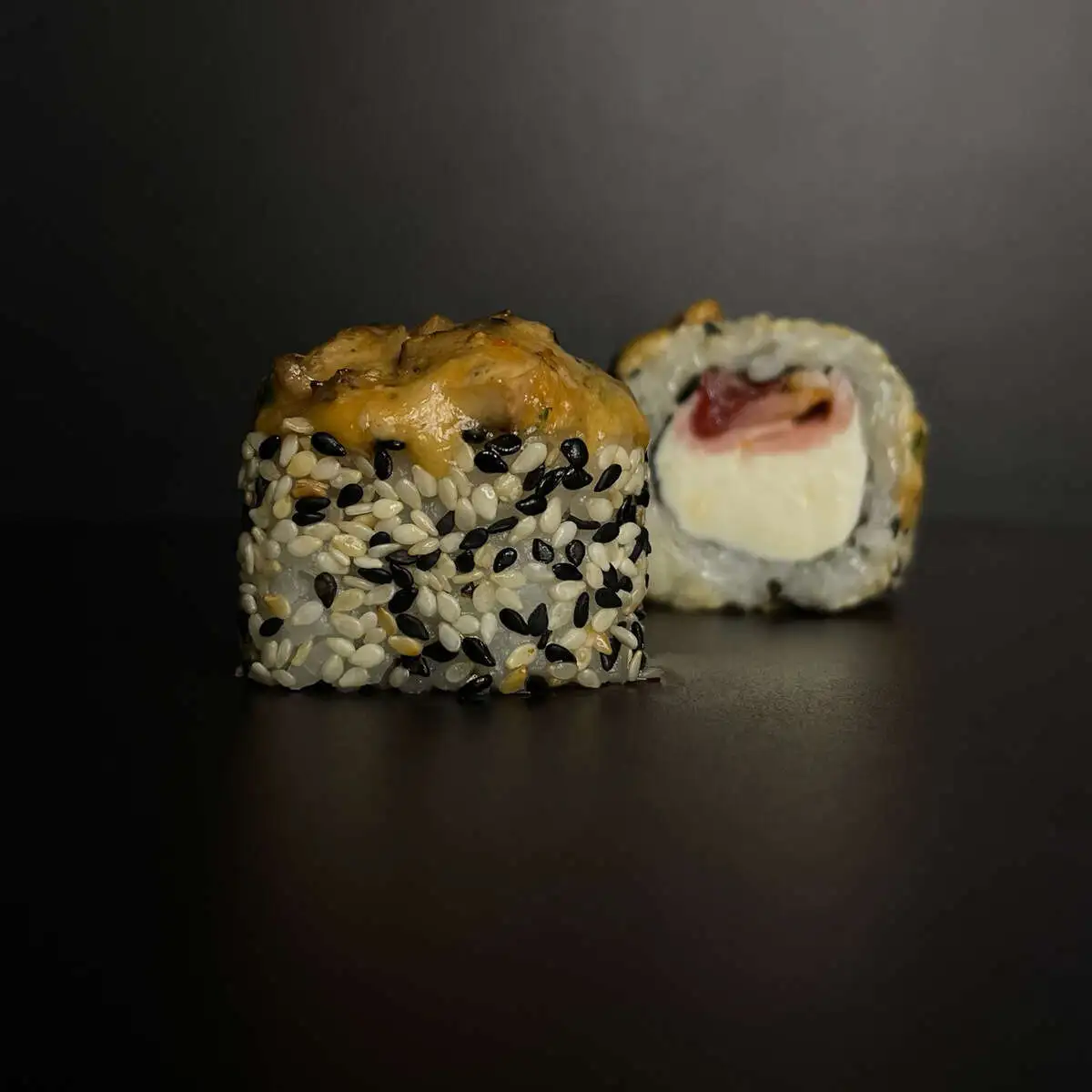 Запеченный с беконом и грибами