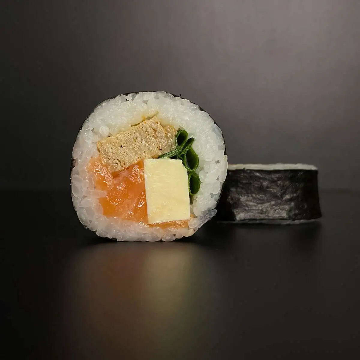 Тамаго маки ролл