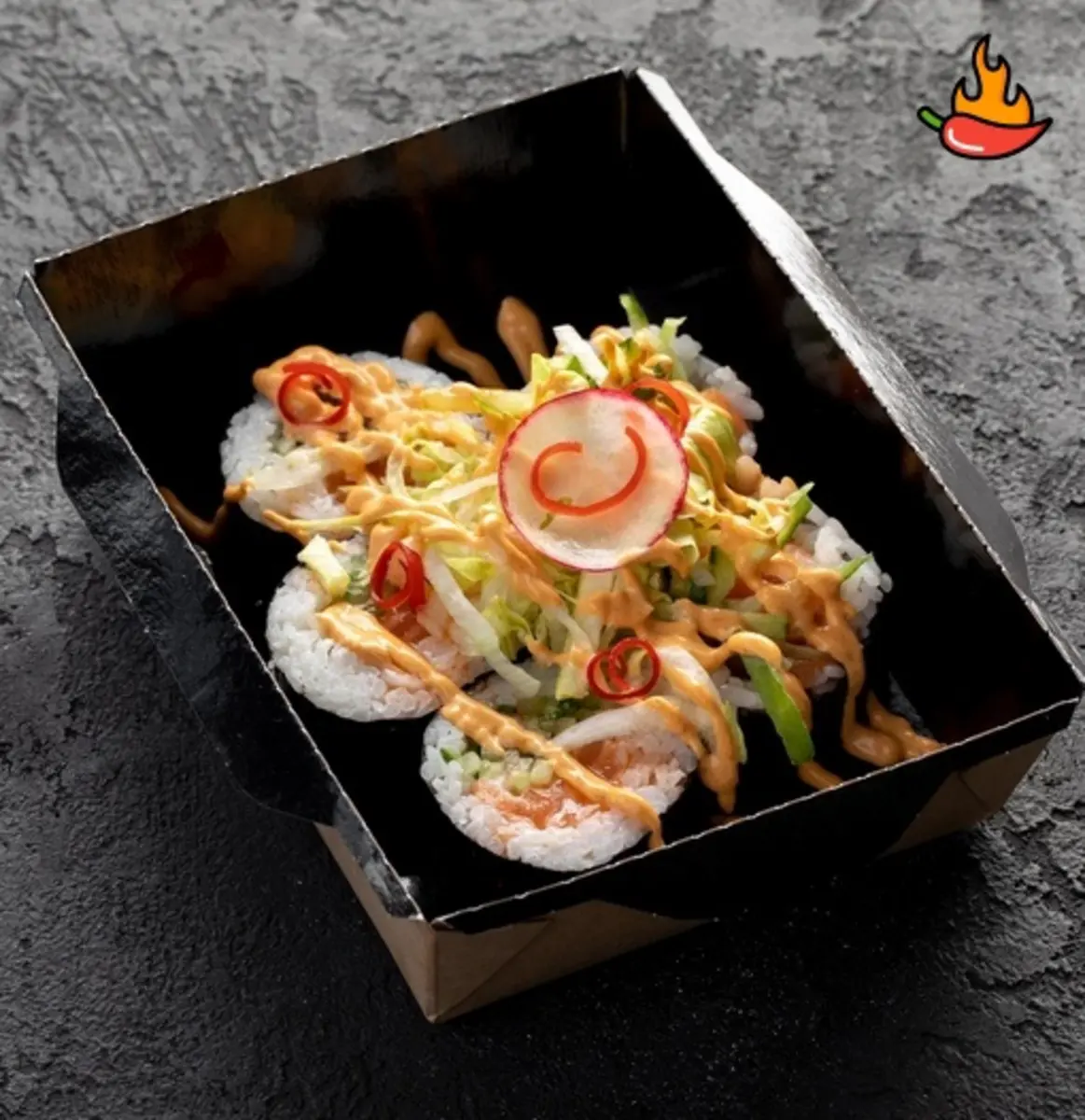 Острый ролл с огурцом и слабосоленым лососем