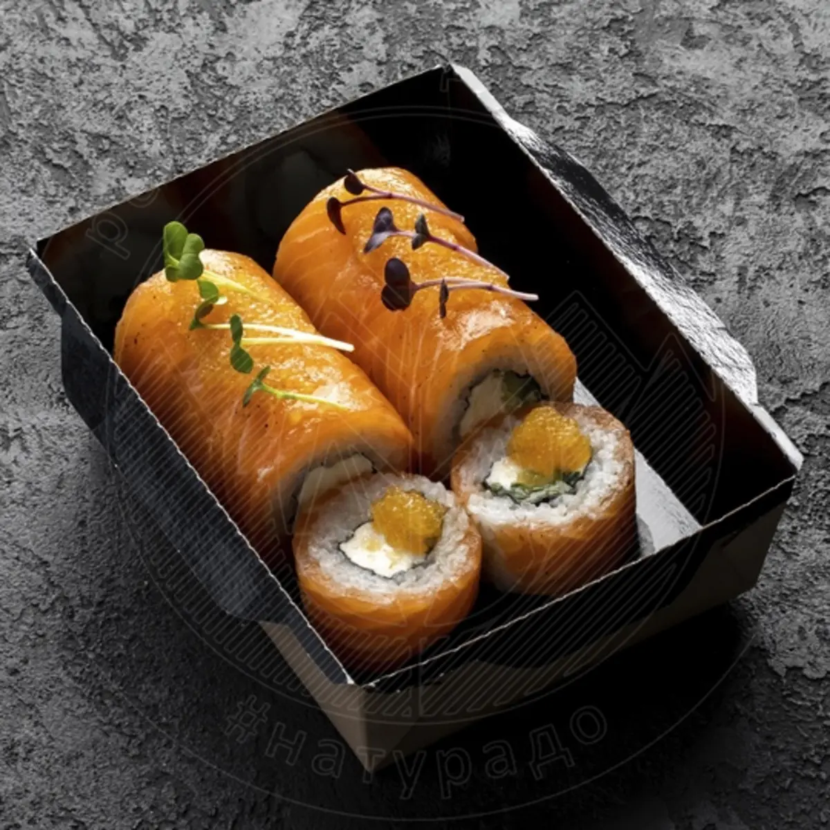 Филадельфия с икрой лосося, слабосоленый лосось