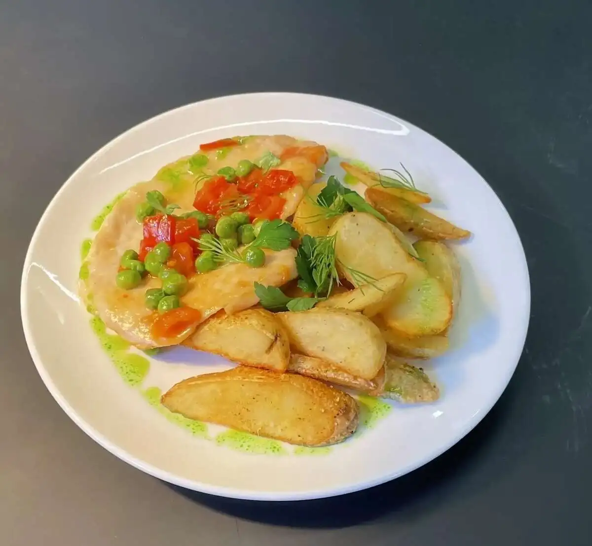 БЛ Скалопине с томатами и горошком