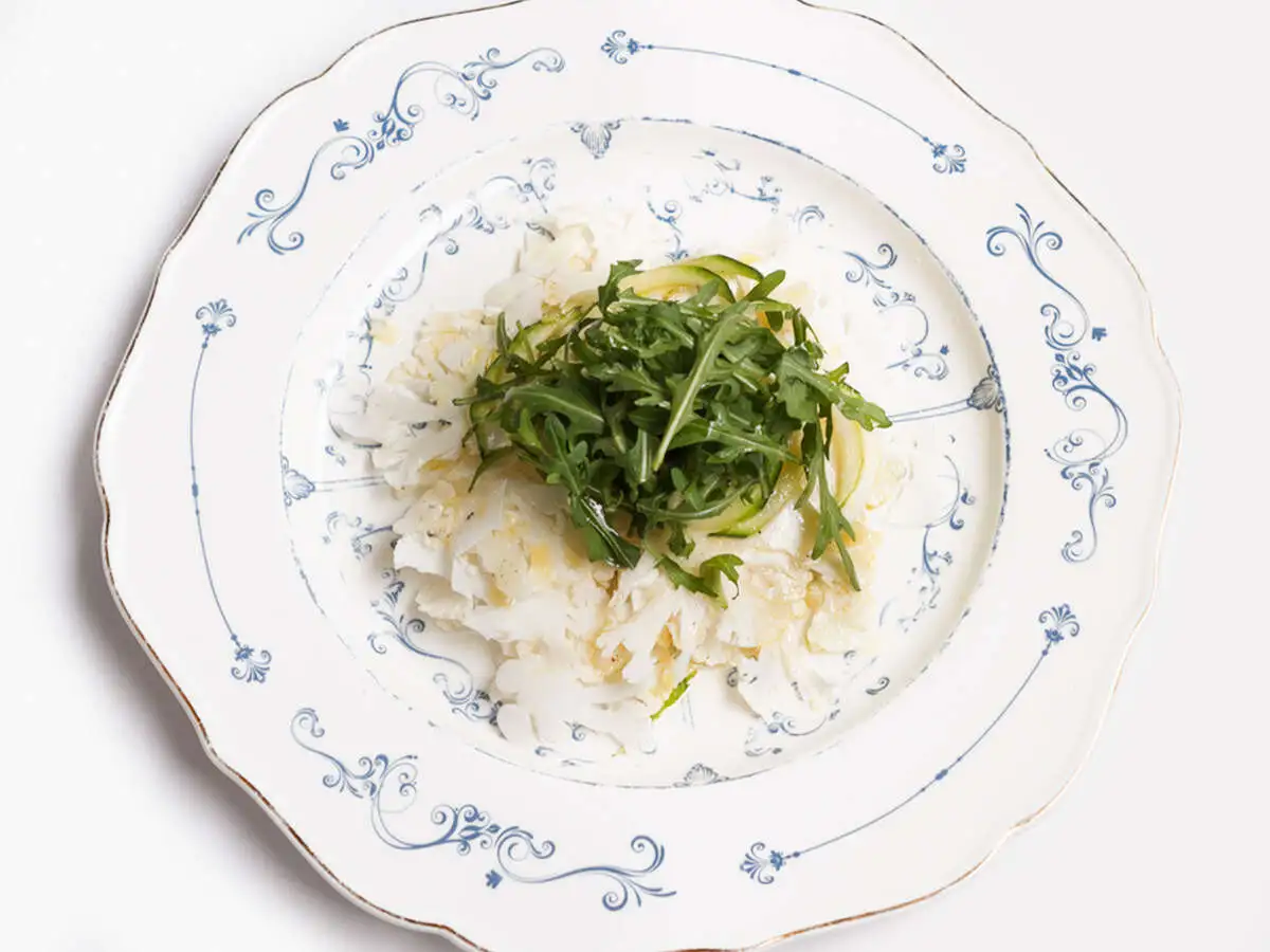 Карпаччо из цветной капусты с трюфельным маслом