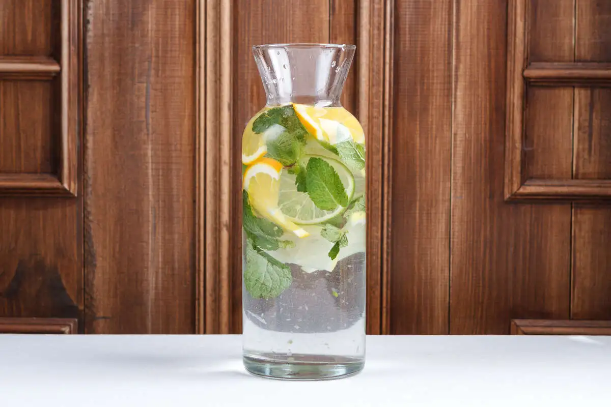 Цитрусовая вода без газа