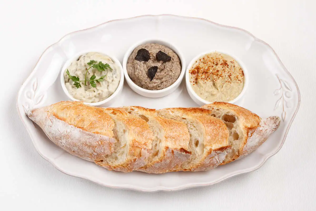 Домашний хлеб с намазками