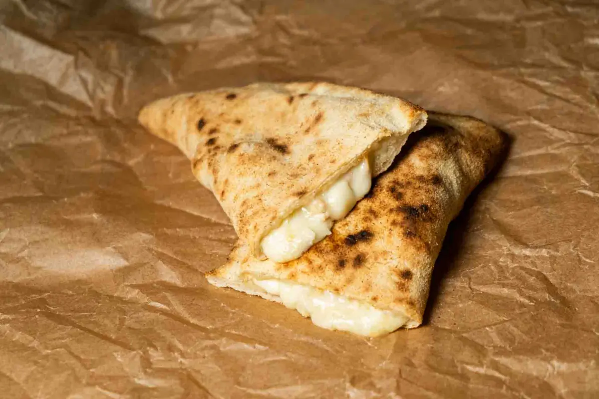 Кальцоне ЧЕТЫРЕ СЫРА