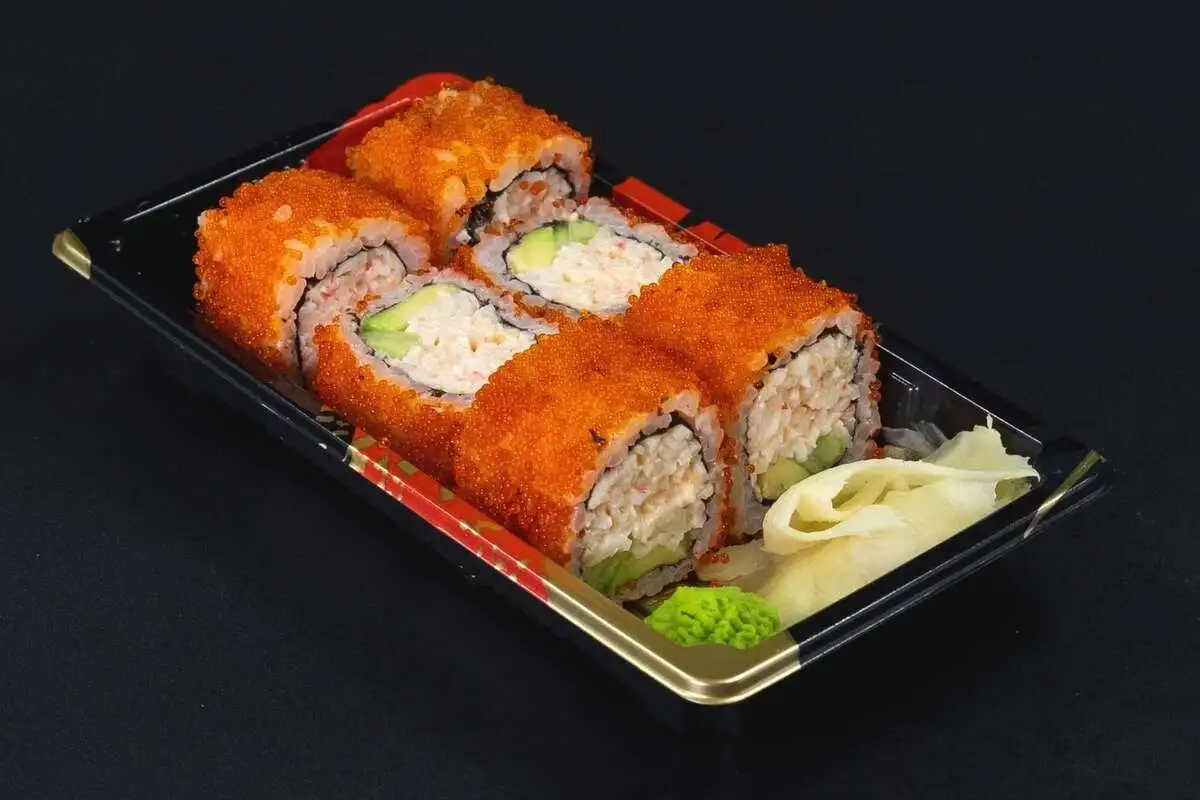 ролл КАЛИФОРНИЯ СО СНЕЖНЫМ КРАБОМ