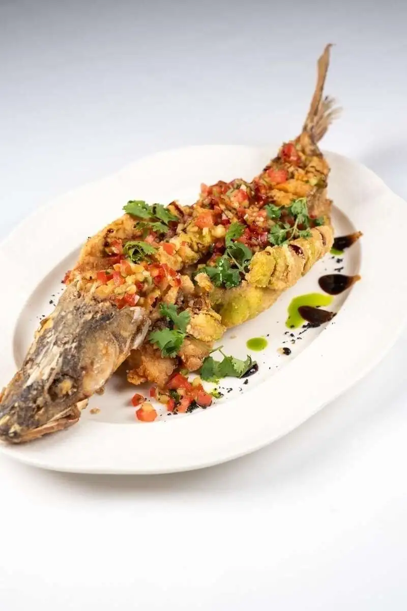 СУДАК С ОВОЩНОЙ САЛЬСОЙ