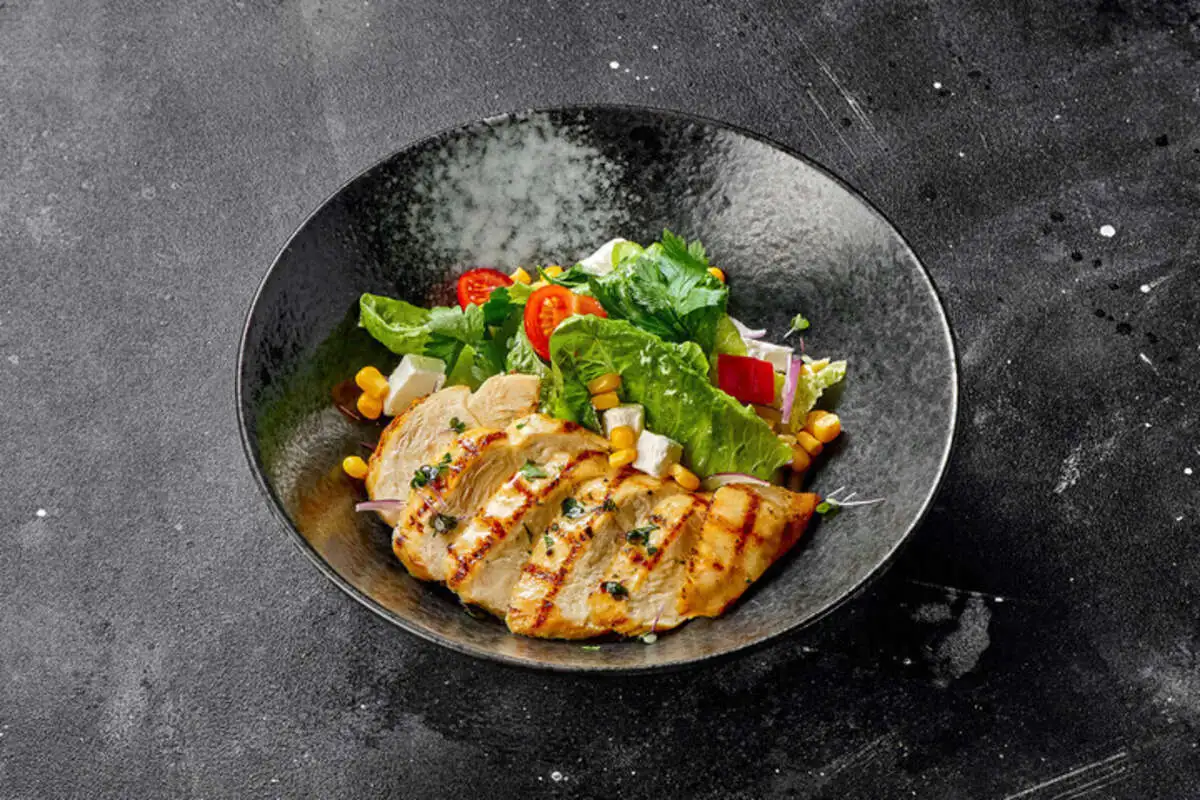 Стейк-салат с куриной грудкой