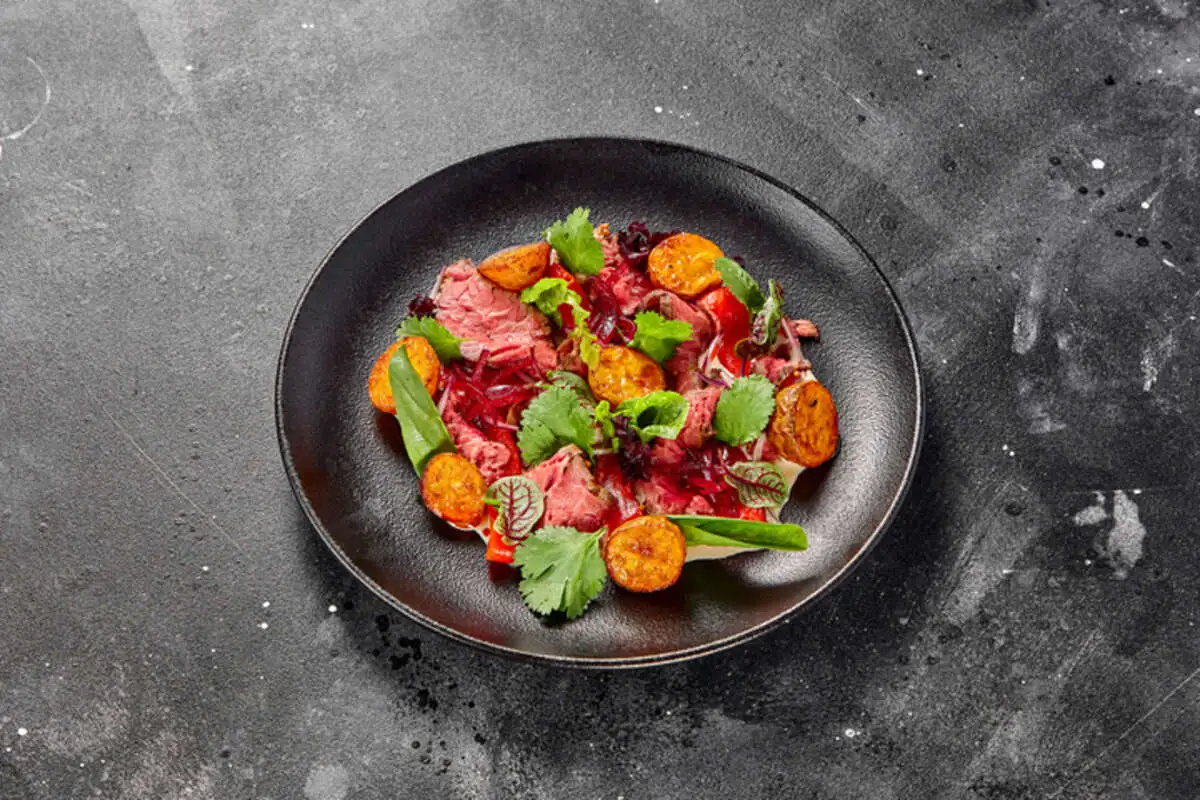 Салат с ростбифом 