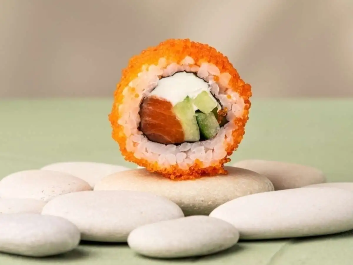 Ролл Калифорния с лососем