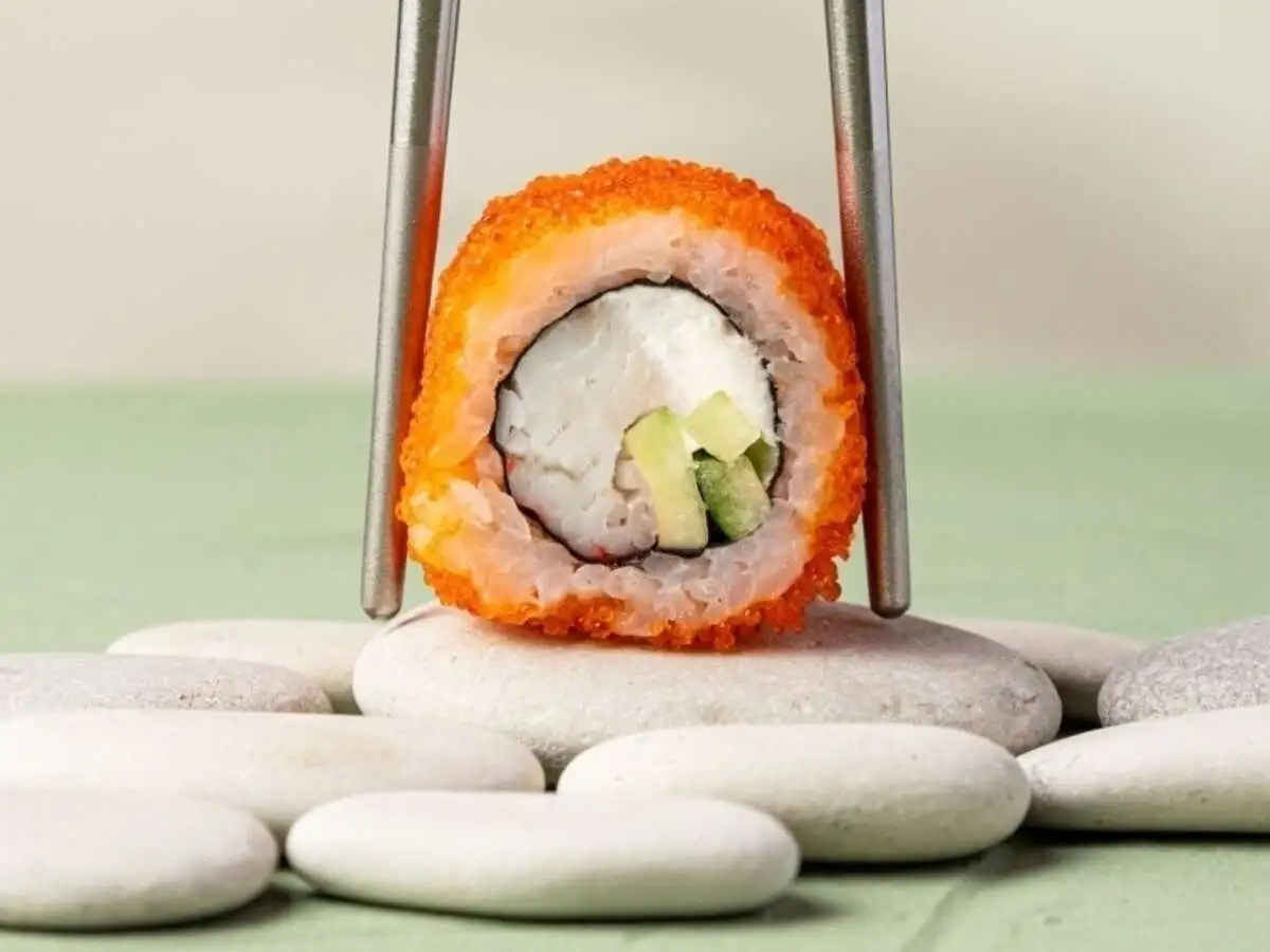 Ролл Калифорния с сурими