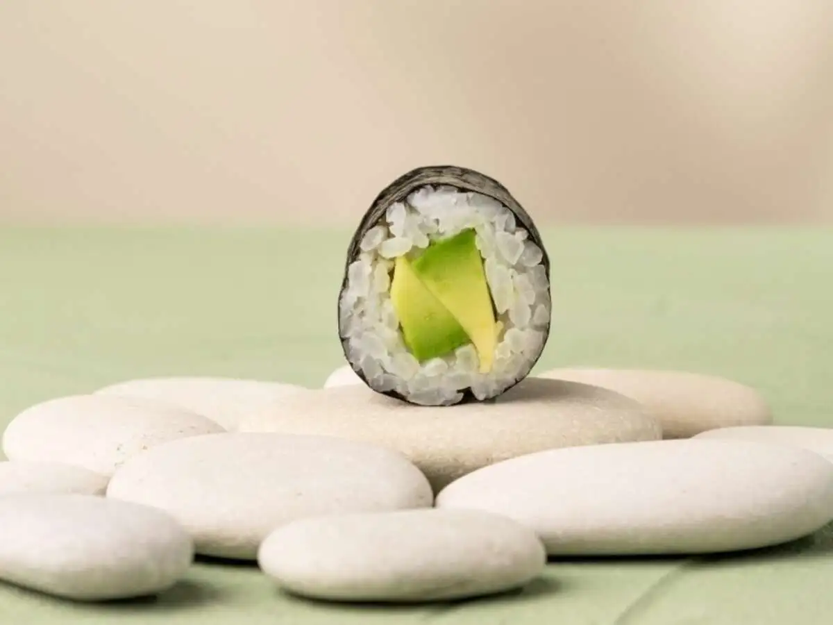 Маки ролл с авокадо