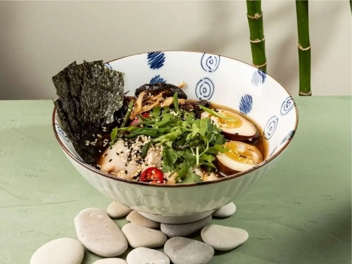 Рамен с цыпленком и шиитаке