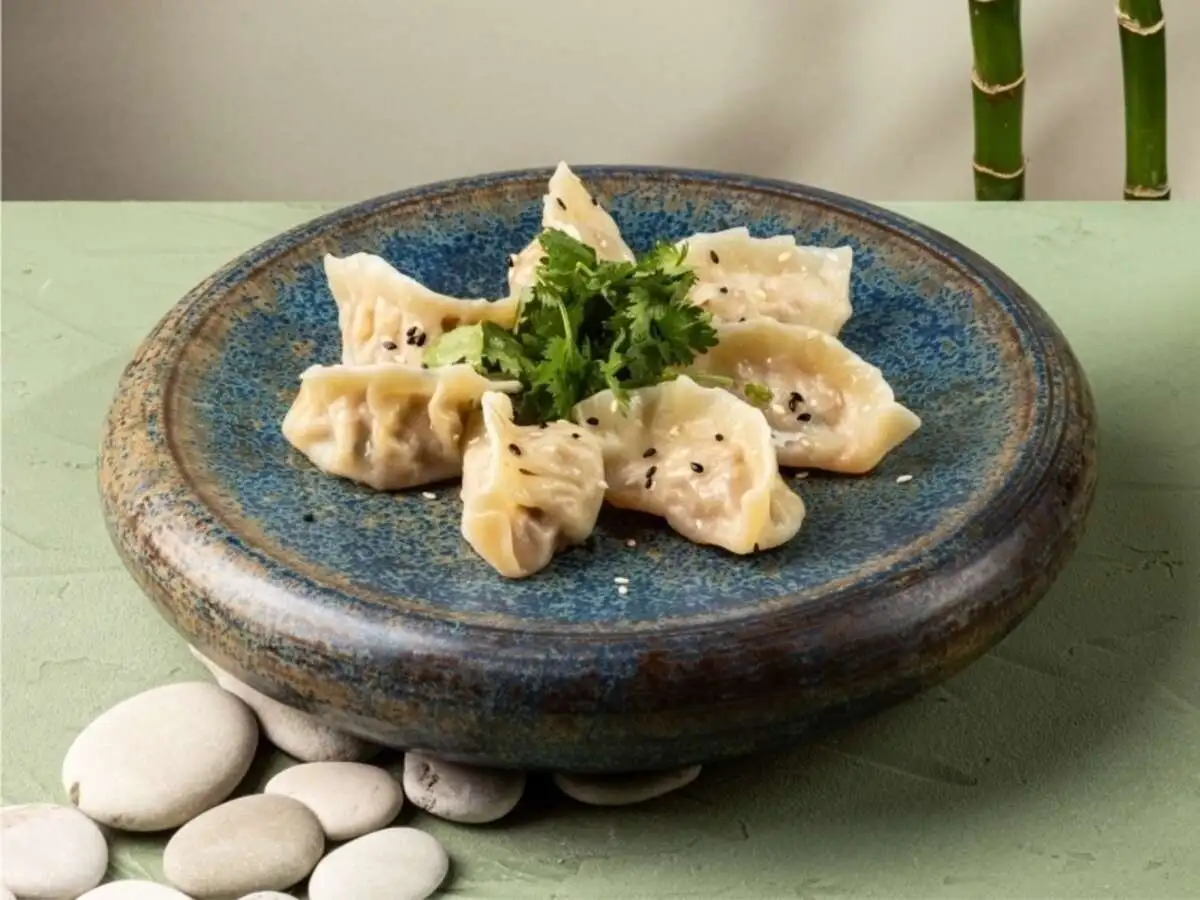 Гёдза со свининой и капустой кимчи